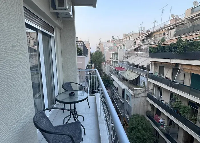 Ntinos Center Exarcheia